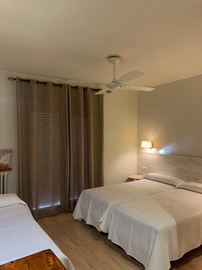 Hotel & Restaurant Figueres Parc Los Hostalets de Llers エクステリア 写真