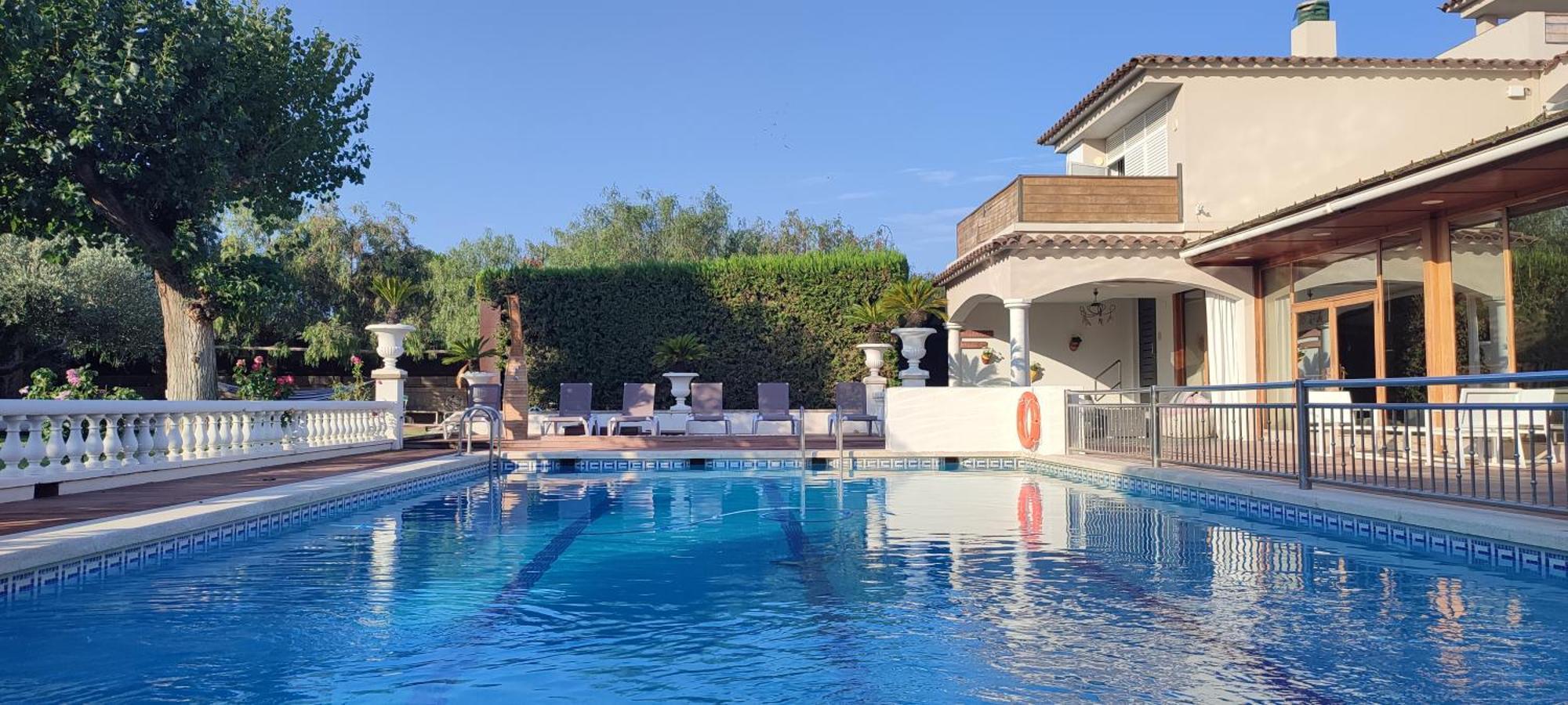 Hotel & Restaurant Figueres Parc Los Hostalets de Llers エクステリア 写真