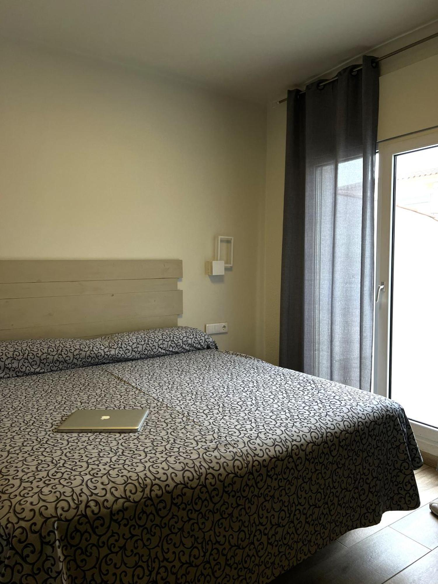 Hotel & Restaurant Figueres Parc Los Hostalets de Llers エクステリア 写真