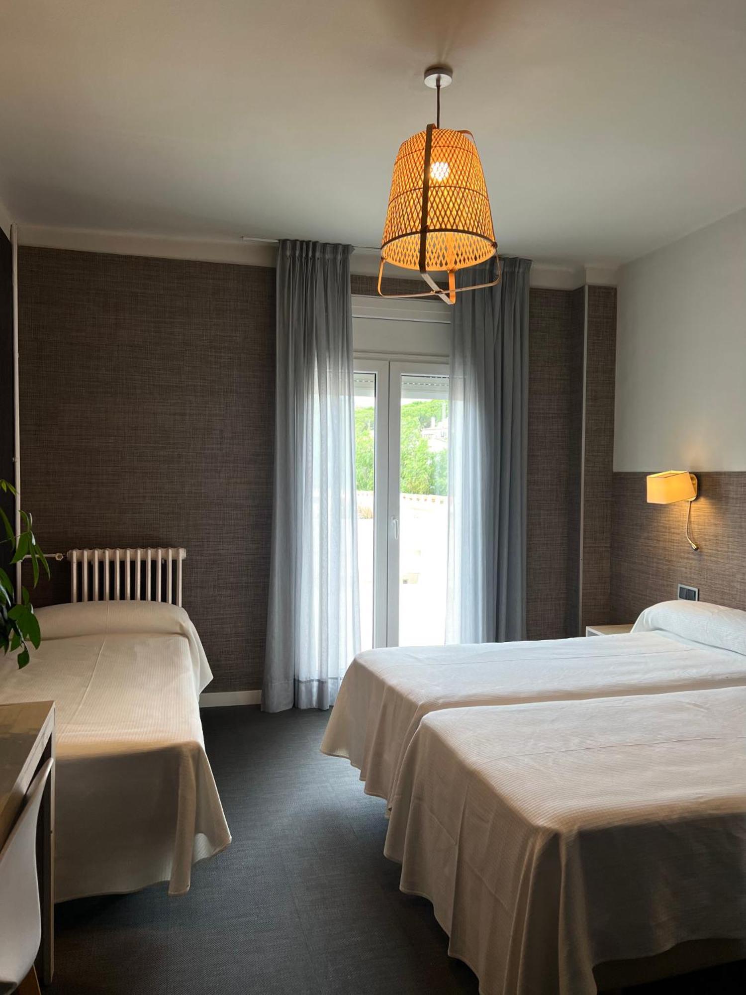 Hotel & Restaurant Figueres Parc Los Hostalets de Llers エクステリア 写真