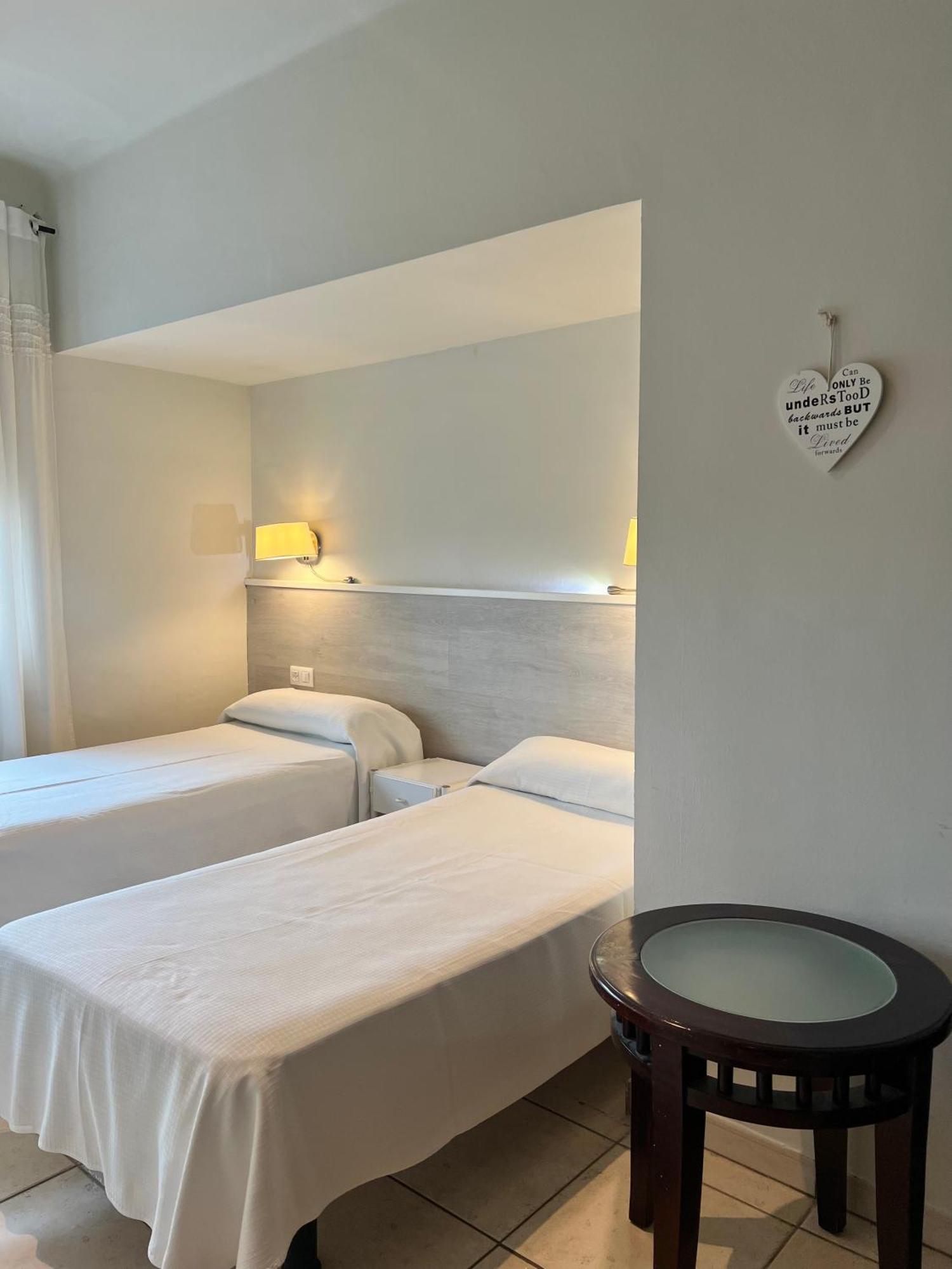 Hotel & Restaurant Figueres Parc Los Hostalets de Llers エクステリア 写真