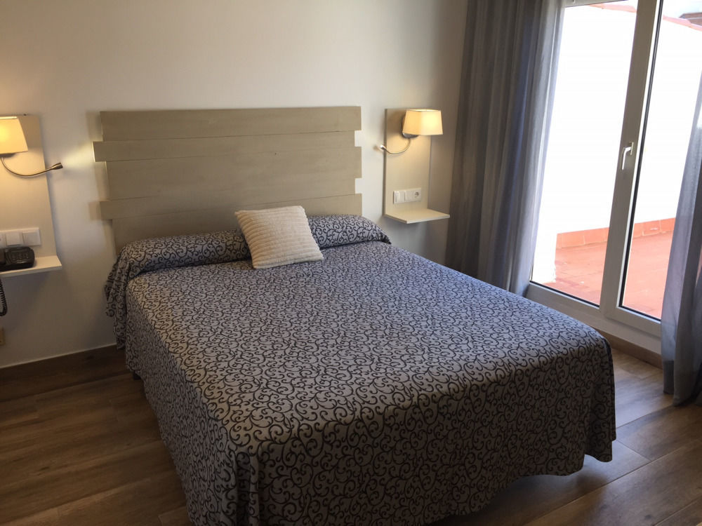 Hotel & Restaurant Figueres Parc Los Hostalets de Llers エクステリア 写真